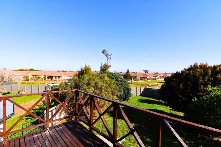 6 Bedroom Property for Sale in Sandbaai Western Cape